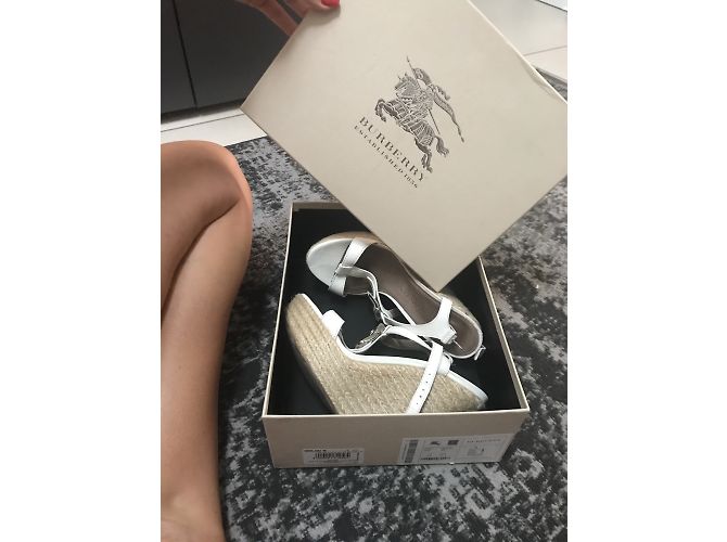 Sandali Burberry in pelle Eggshell Bianco sporco - vista 8