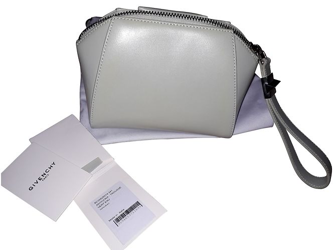 Clutch Givenchy Antigona Verde claro - vista 2