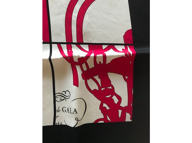 Hermès Scarf 70 Hermes Vintage Silk "Messy" Red - view 3