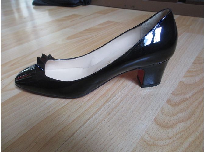 Décolleté Christian Louboutin in vernice nero - vista 2