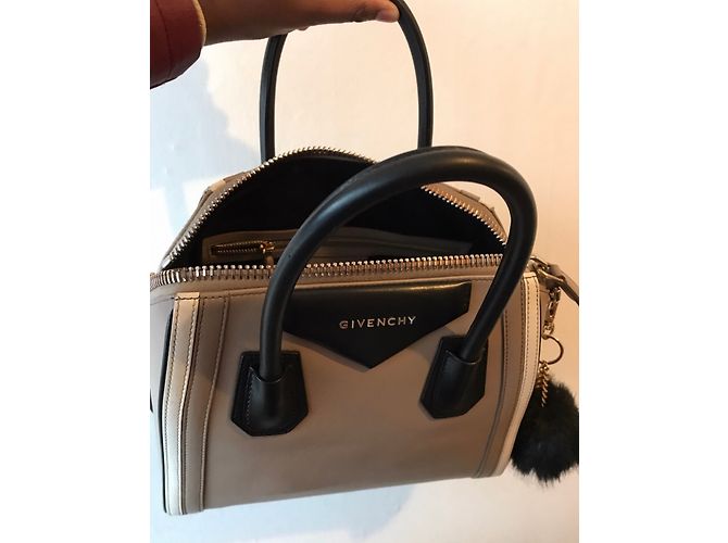 Givenchy Antigona - vue 3
