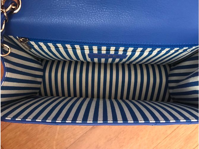Borsa Chanel La Pausa in pelle blu elettrico - vista 5