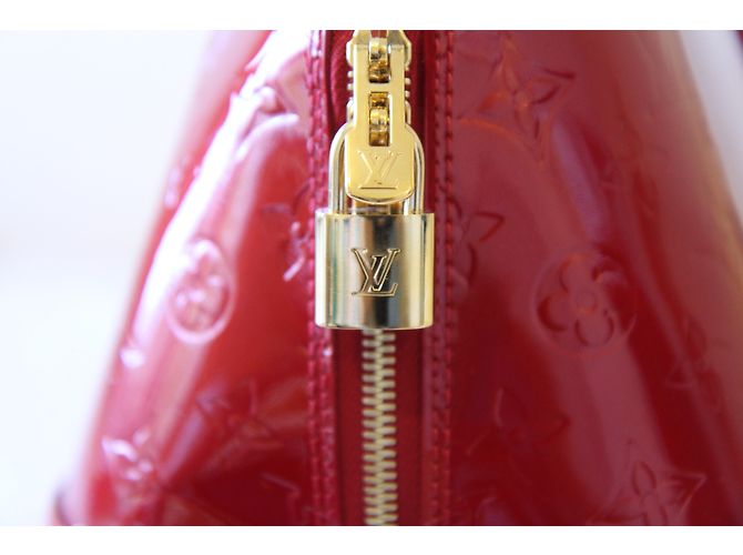 Louis Vuitton Borsa Pomme D'Amour Monogram Vernis Alma GM Rosso - vista 8