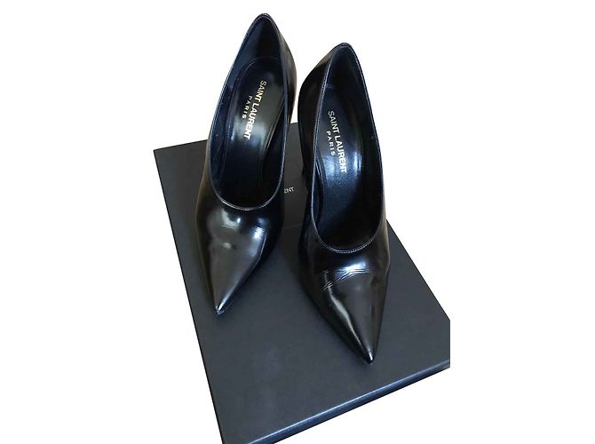 Yves Saint Laurent Pompa Teddy in pelle lucida Nero - vista 2