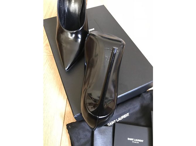 Yves Saint Laurent Pompa Teddy in pelle lucida Nero - vista 3