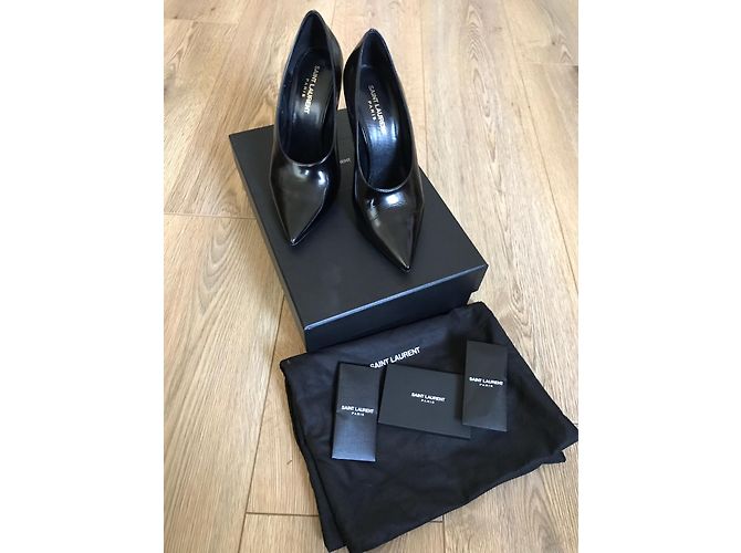 Yves Saint Laurent Pompa Teddy in pelle lucida Nero - vista 4