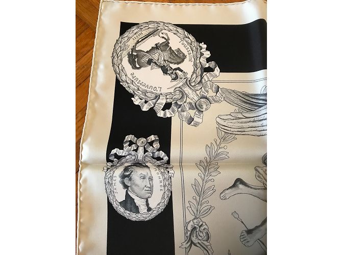 Hermès Hermes Square 90 fatto di seta Marquis de Lafayette Nero Bianco - vista 4