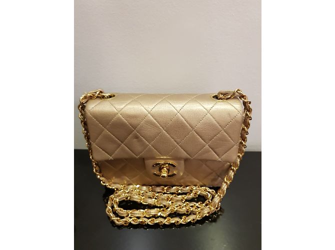 Timeless Chanel in pelle dorata senza tempo D'oro - vista 10