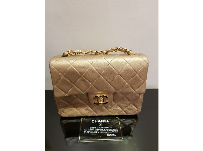 Timeless Chanel in pelle dorata senza tempo D'oro - vista 18