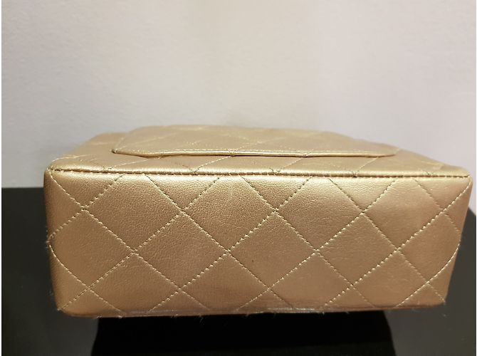 Timeless Chanel in pelle dorata senza tempo D'oro - vista 21
