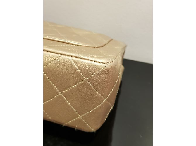 Timeless Chanel in pelle dorata senza tempo D'oro - vista 25