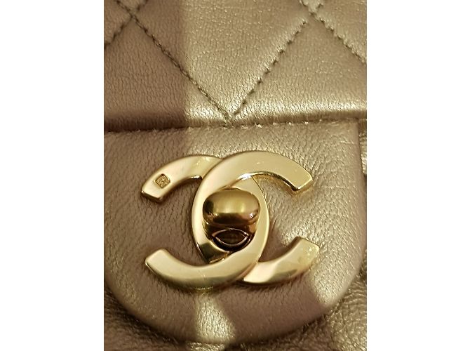 Timeless Chanel in pelle dorata senza tempo D'oro - vista 31