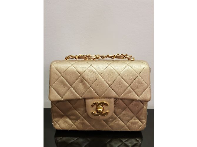Timeless Chanel in pelle dorata senza tempo D'oro - vista 33