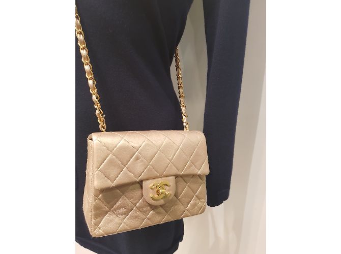 Timeless Chanel in pelle dorata senza tempo D'oro - vista 37
