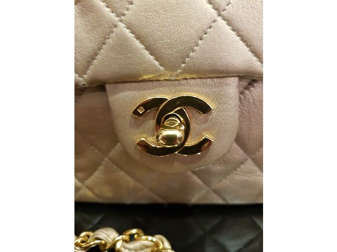 Timeless Chanel in pelle dorata senza tempo D'oro - vista 4