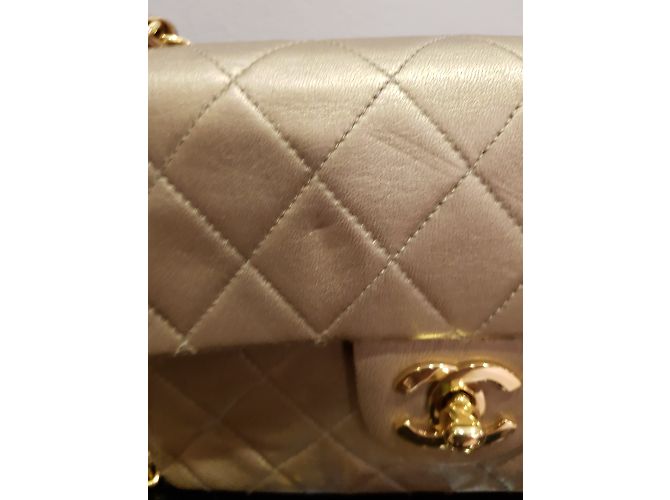 Timeless Chanel in pelle dorata senza tempo D'oro - vista 5