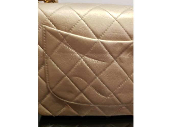 Timeless Chanel in pelle dorata senza tempo D'oro - vista 7