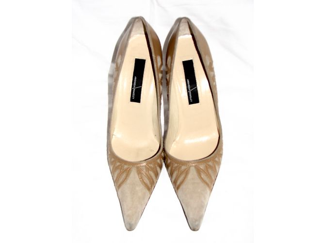 Amanda Wakeley Décolleté in pizzo e pelle scamosciata Marrone Taupe Caramello - vista 2