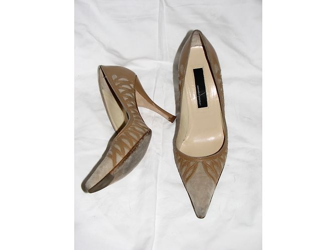 Amanda Wakeley Décolleté in pizzo e pelle scamosciata Marrone Taupe Caramello - vista 4