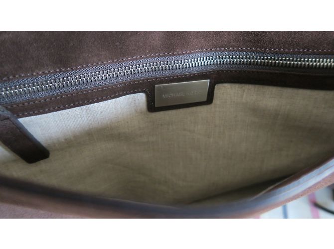 Clutch Michael Kors in scamosciato marrone con frange - vista 5