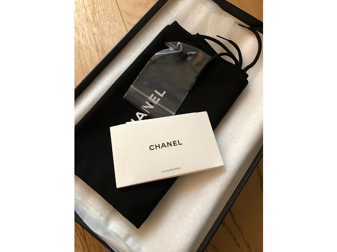 Décolleté Chanel in pelle nera 8 cm Nero - vista 3