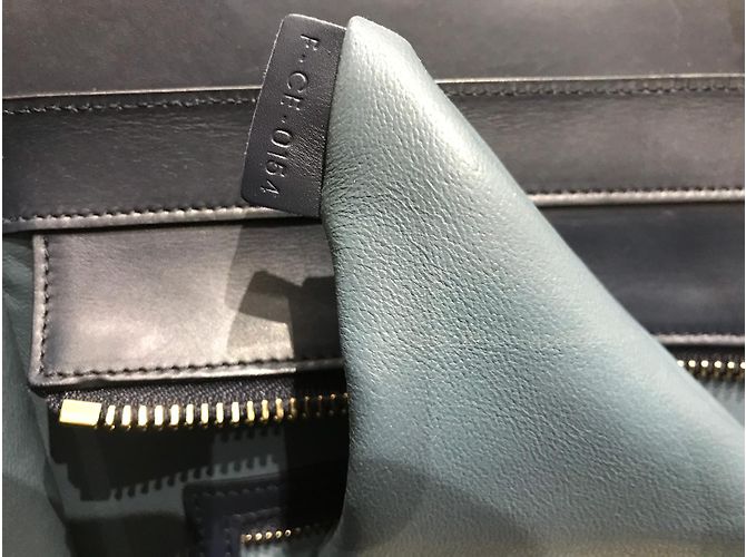 Bolso de mano Céline Mini Luggage en piel azul marino - vista 6