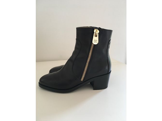 Stivaletti Chanel in pelle nera taglia 36 Nero - vista 5