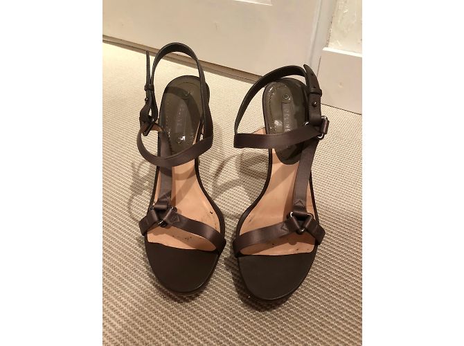 Fendi Sandalen mit Absatz aus Leder und Satin Caramel Karamell - Ansicht 2