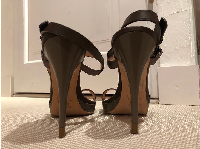 Fendi Sandalen mit Absatz aus Leder und Satin Caramel Karamell - Ansicht 4