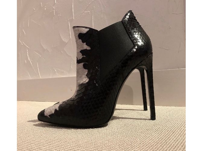Yves Saint Laurent Python Stiefeletten Schwarz Weiß - Ansicht 5