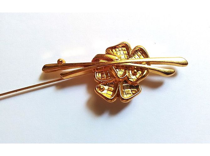 Van Cleef & Arpels Logo Pin Goldfarben Metall Golden - Ansicht 3