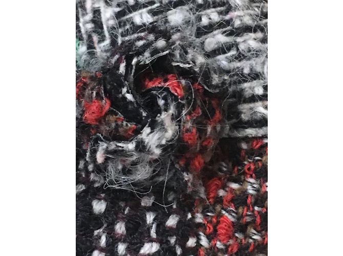 Spilla Chanel Camelia in Tweed Nero Rosso Grigio - vista 4