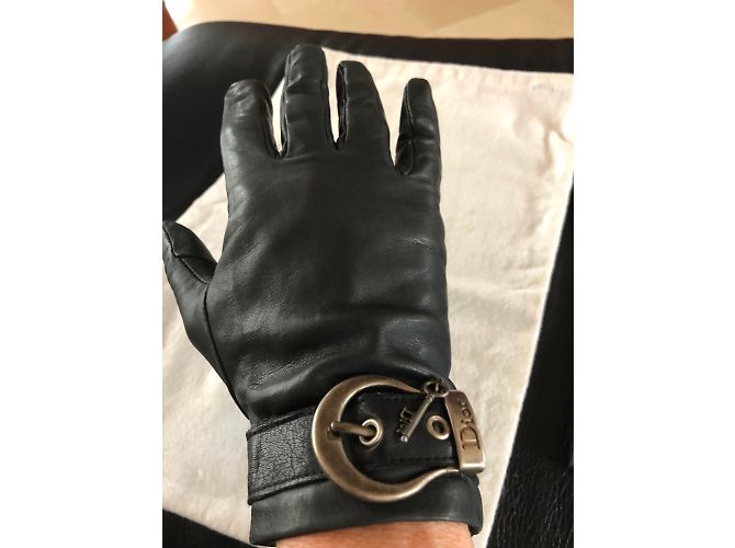 Luvas Dior de couro preto com fivela e logo - vista 2