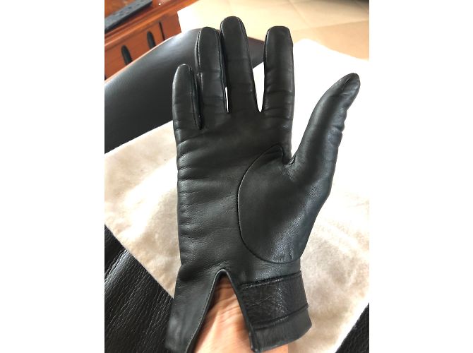 Luvas Dior de couro preto com fivela e logo - vista 3