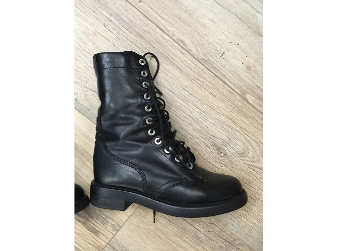 Botas Militares Chanel de Cuero Negro 35,5 - vista 2