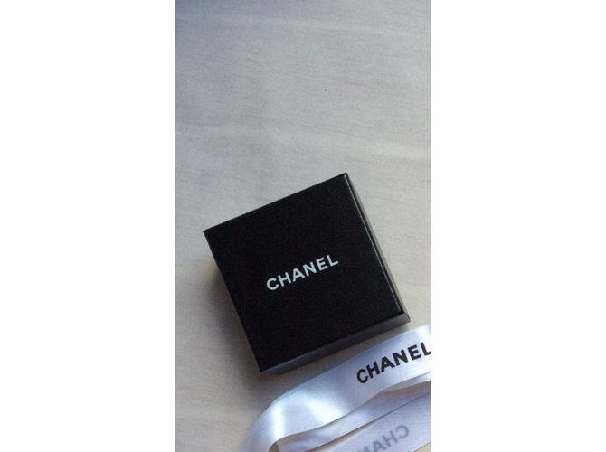 Spilla Chanel Camelia in seta nera Nero - vista 3