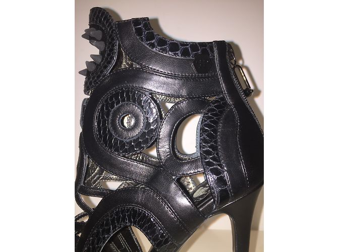 PHILIPP PLEIN - „Princess Drama“ - SUPER SEXY PP HEELS IN PYTHON UND STUDS Schwarz - Ansicht 8