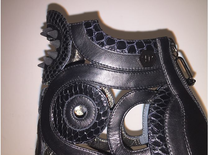 PHILIPP PLEIN - „Princess Drama“ - SUPER SEXY PP HEELS IN PYTHON UND STUDS Schwarz - Ansicht 9