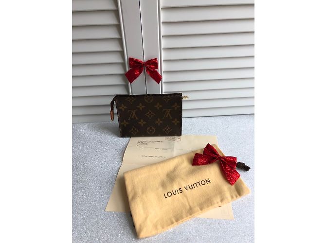Louis Vuitton Pochette 15 Castaño - vista 4
