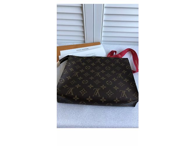 Louis Vuitton Pochette 26 Castaño - vista 4