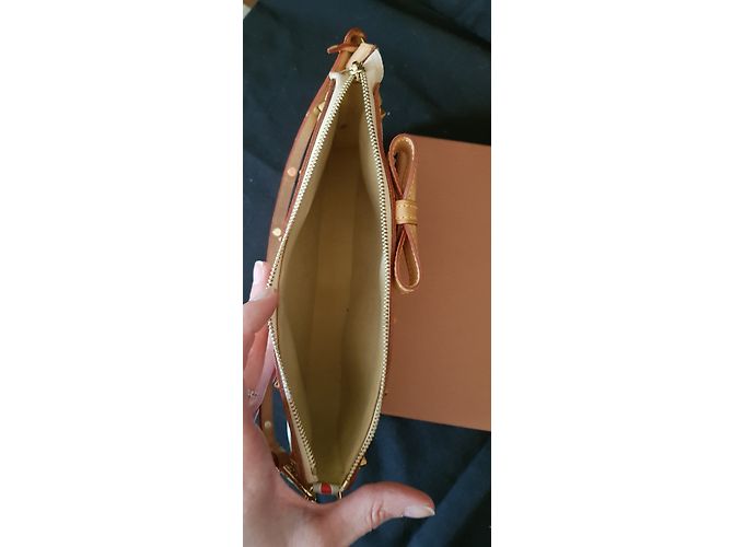 Louis Vuitton Pochette Monogram Cherry Blossom Edizione Limitata Rosa Rosso Crudo - vista 4