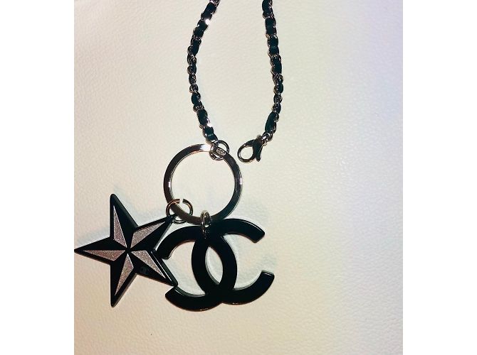 Ciondolo portachiavi Chanel Nero Argento - vista 4