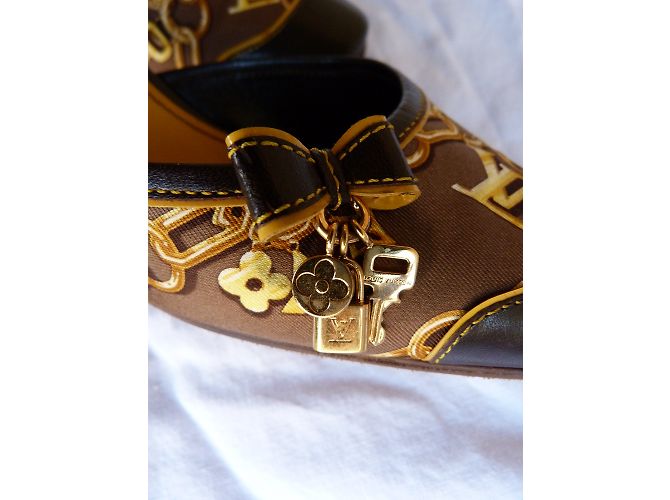 Louis Vuitton Heels Brown Golden - view 3