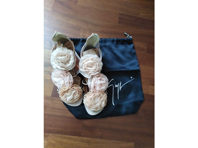 Giuseppe Zanotti fiori - vista 5