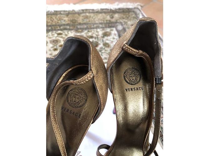 Sandali Versace in pelle bronzo - vista 4