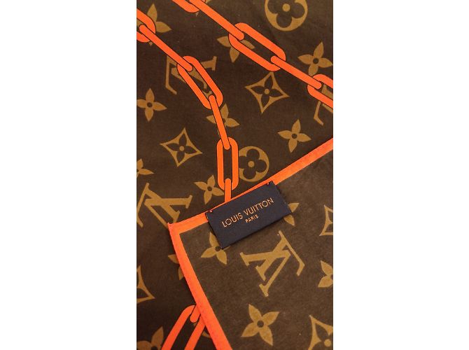 Louis Vuitton Bandana Sciarpa Solar Ray Monogram Arancione Marrone Marrone scuro - vista 3