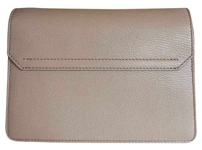 Givenchy GV3 - vista 2
