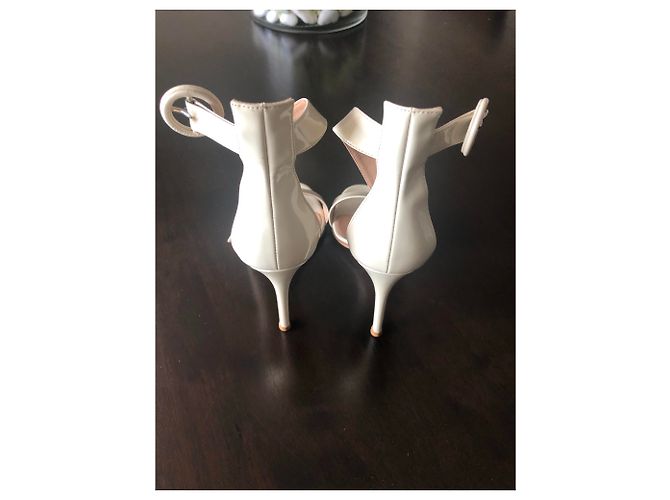Gianvito Rossi Portofino Sandalen Eggshell Lackleder Aus weiß - Ansicht 4