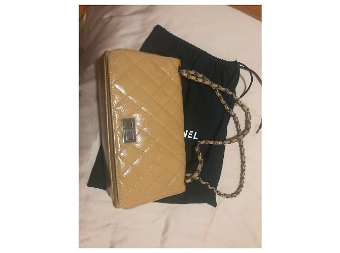 Borsa a mano Chanel 2.55 in vernice beige - vista 2