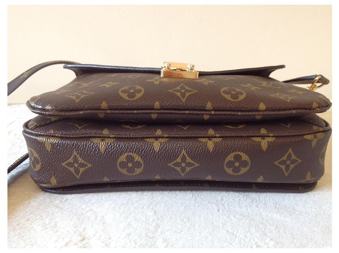 Borsa Louis Vuitton Metis Marrone - vista 6